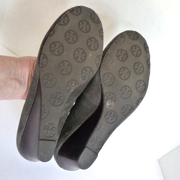 TORY BURCH Size 7.5 Sally Split Suede Wedge Heels Pumps - Picture 8 of 15
